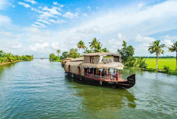 Kerala Backwaters Hills Heritage Tour