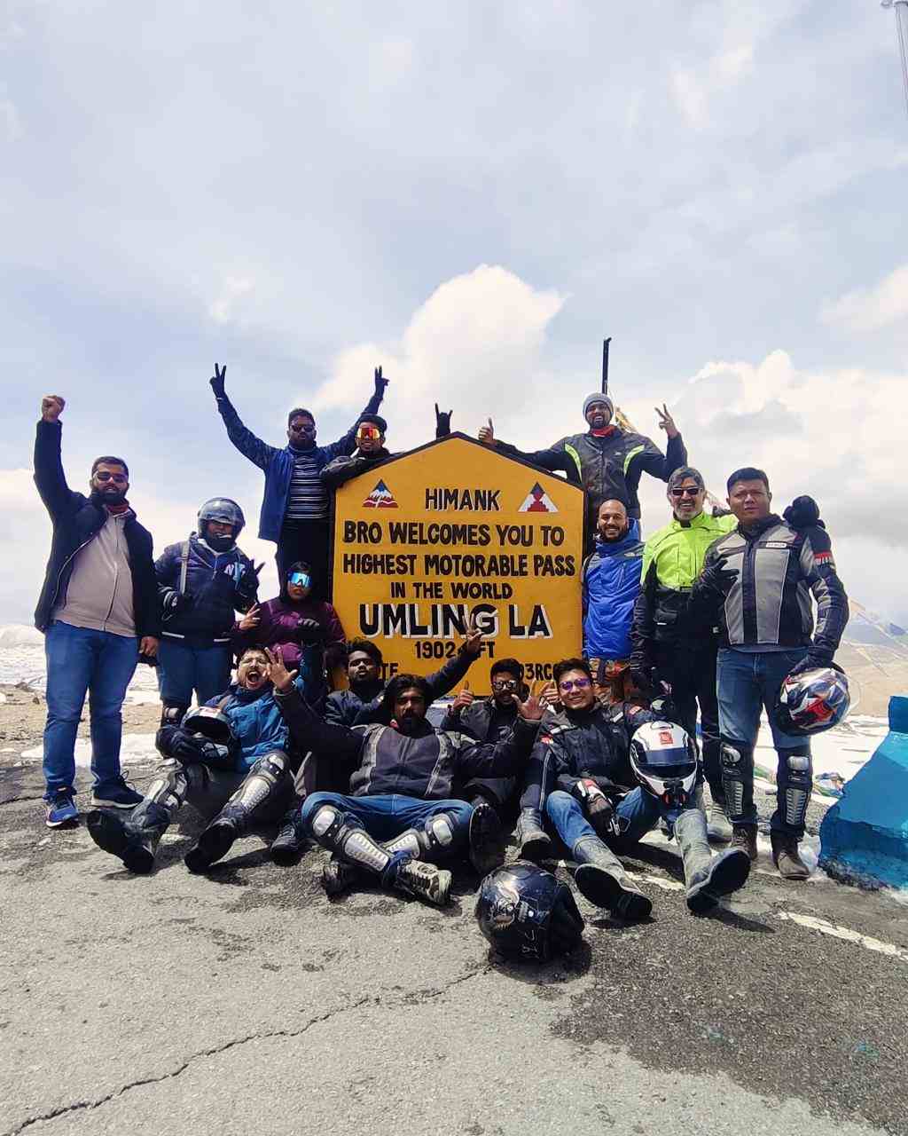 Umling La Pass with bikers on world’s highest road