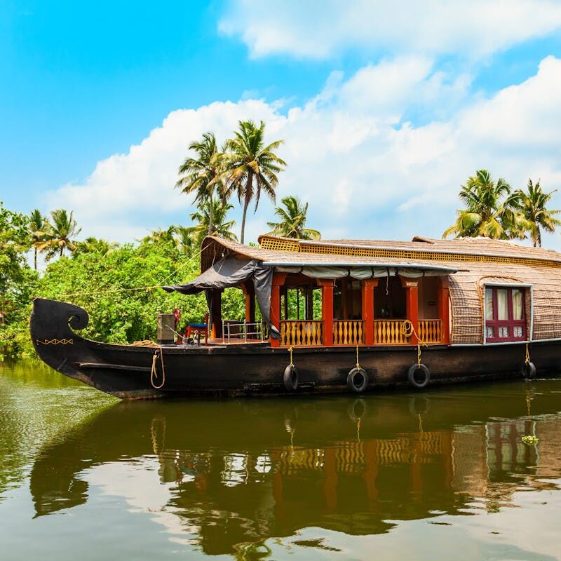 Best Time to Visit Kerala for Houseboat Tour