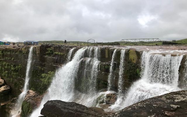 Wide shot of Dainthlen Falls gushing over a rocky ledge
